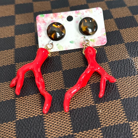 NWT Acrylic Coral Dangle Earrings - Red / Coral / White - Picture 9 of 13